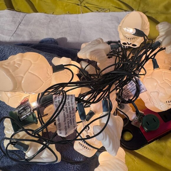 Vintage Halloween 32 Ghost & Skulls Blow Mold String Lights - Picture 8 of 8